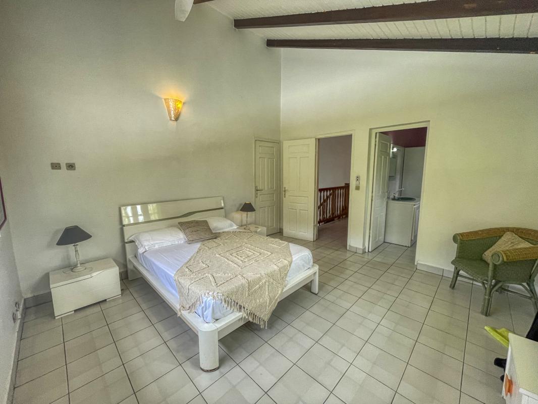 29.Location villa piscine Saint François Guadeloupe_Chambre étage
